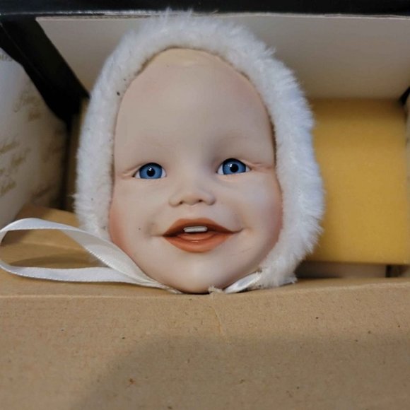 Ashton Drake Yolanda's Picture Perfect Babies "Jennifer" Collectible Doll - Picture 2 of 10